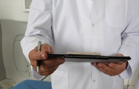 Studiu: 8 din 10 medici de familie romani trimit pacientii la medicul specialist pentru a doua opinie