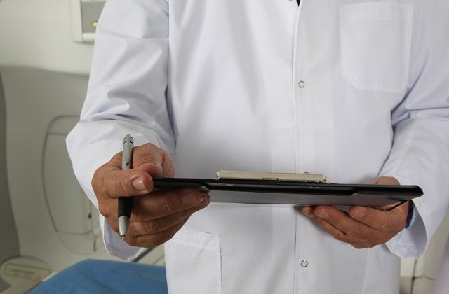 Studiu: 8 din 10 medici de familie romani trimit pacientii la medicul specialist pentru a doua opinie