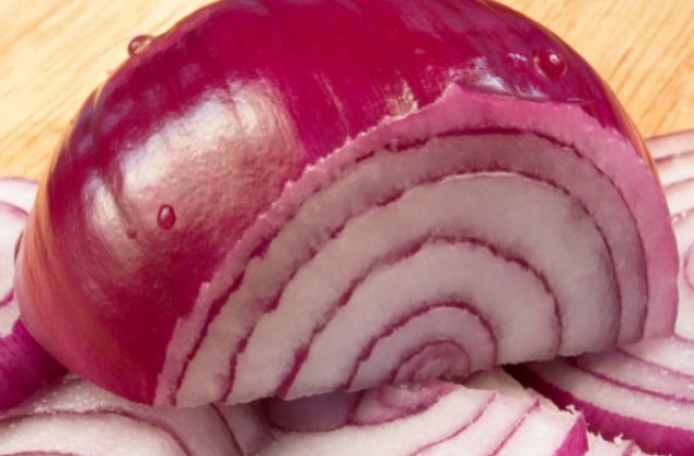 De ce plangem cand taiem ceapa?