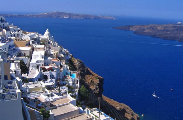 Paradisul pe Pamant si destinatia de vara perfecta: Insula Santorini, in culori uimitoare