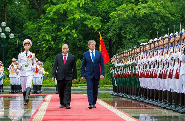 Ciolos s-a intalnit cu omologul sau vietnamez, Nguyen Xuan Phuc. Despre ce au discutat