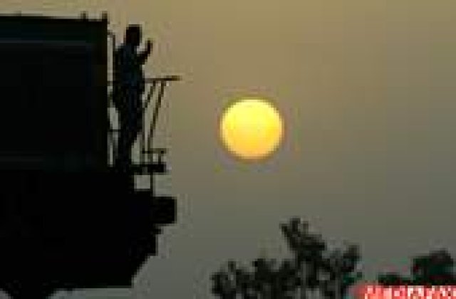 'Soarele continua sa fie mort'