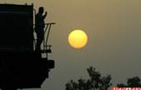 'Soarele continua sa fie mort'