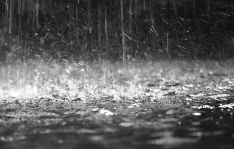 Dupa caldura vin ploile: Cod galben de canicula si furtuni