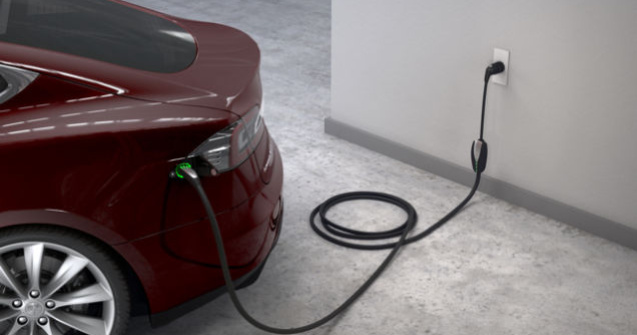 O firma britanica face realimentarea masinilor electrice mai scumpa