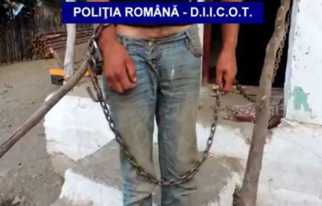  Video  O grupare de traficanti tinea sechestrati 40 de tineri