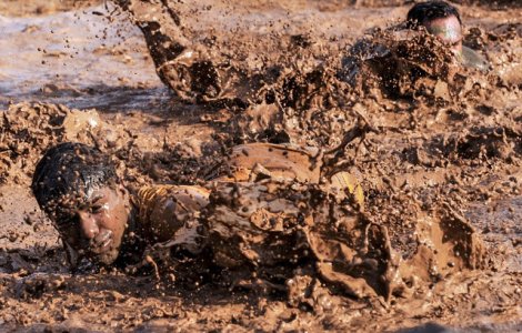  Top  Imagini sfasietoare din razboi: disperare vs. speranta; temeri vs. candoare