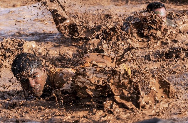 Imagini sfasietoare din razboi: disperare vs. speranta; temeri vs. candoare