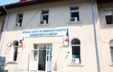 GSP: Imagini cu un pacient cu o rana invadata de viermi, la Sectia ATI a Spitalului de Arsuri din Capitala