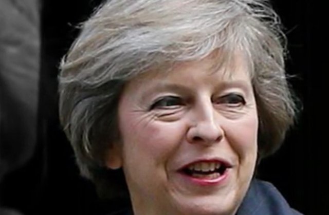 Theresa May a purtat convorbiri telefonice cu Angela Merkel si Francois Hollande