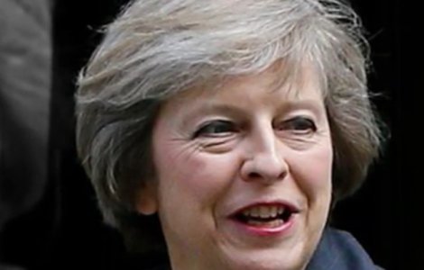 Theresa May a purtat convorbiri telefonice cu Angela Merkel si Francois Hollande