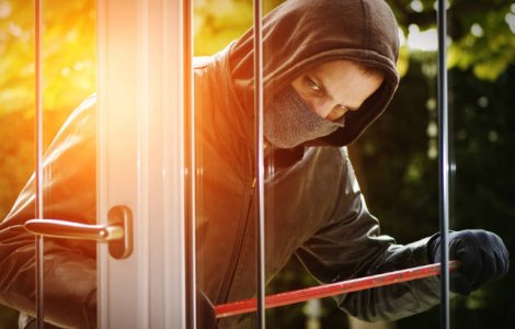 Cum te pazesti de hoti in propria casa. 6 sfaturi care iti pot salva viata si bunurile