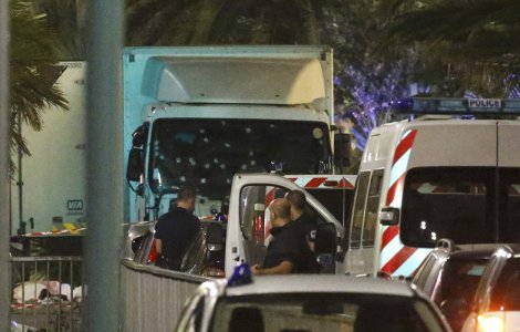  Video  Atac TERORIST de ziua Frantei. Peste 80 de morti