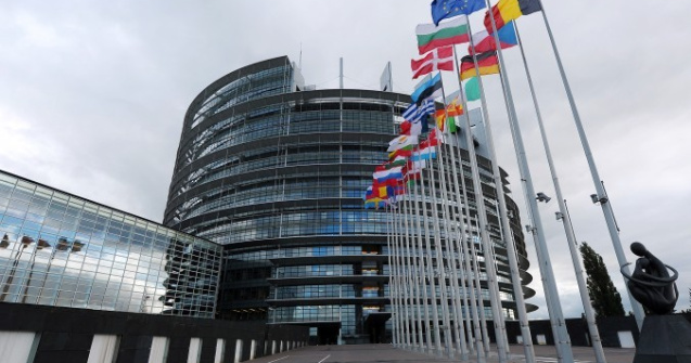 Parlamentul European: Nu este acceptabil ca romanii si bulgarii sa fie tratati diferit in chestiunea vizelor pentru SUA si Canada