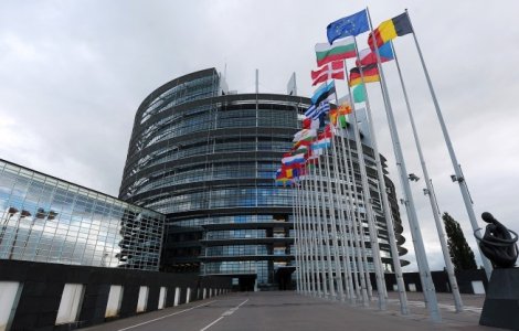 Parlamentul European: Nu este acceptabil ca romanii si bulgarii sa fie tratati diferit in chestiunea vizelor pentru SUA si Canada