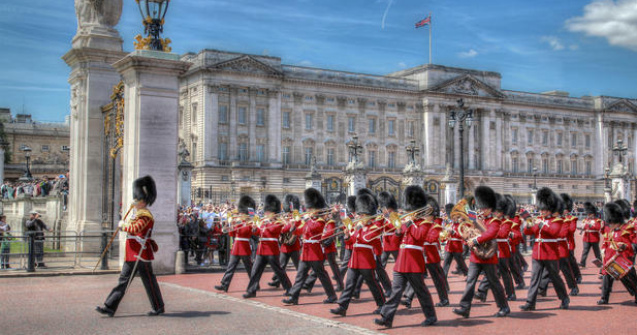 Principesa Margareta &#537;i principele Radu - primi&#539;i de regina