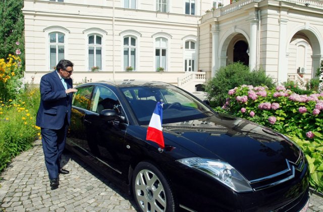 Masuri de securitate sporite in jurul tuturor institutiilor oficiale franceze in Romania