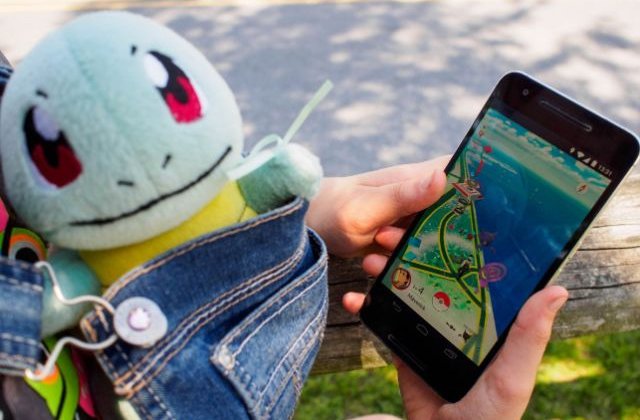 Doi utilizatori ai jocului â€ťPokemon Goâ€ť au cazut de pe o stanca, in California