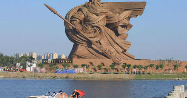 O statuie gigantica, infatisand Zeul Razboiului, dezvelita in China