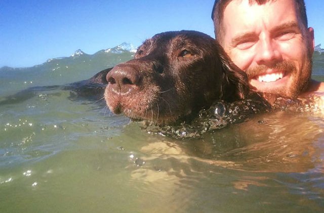 [VIDEO] Cainele sau a fost diagnosticat cu cancer. Ce a facut stapanaul pentru el