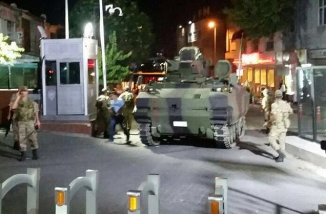 Lovitura de stat din Turcia devine razboi civil? Erdogan a fugit din tara! Confruntari sangeroase intre populatie si armata