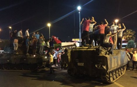  Video  Armata turca a deschis focul asupra multimii stranse in Istanbul