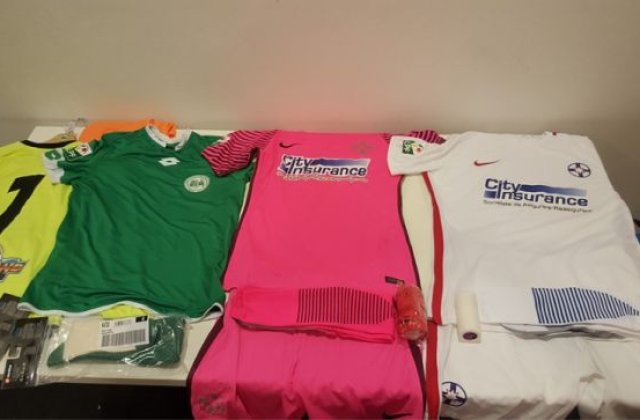 Steaua va juca in deplasare in echipament de culoare alba. Designul este inspirat din echipamentul din 1986