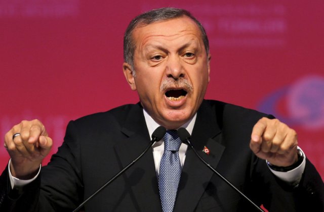 Turcia: Erdogan le cere sustinatorilor sai sa ramana in strada