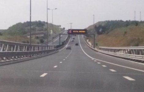 Soferul unui autocar plin de pasageri, prins beat la volan pe autostra