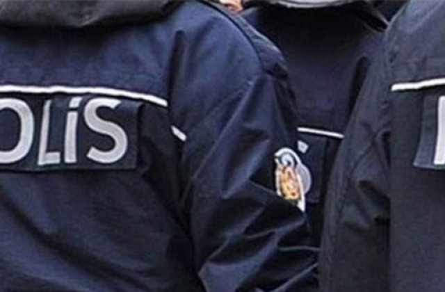 Circa 7.850 de politisti turci din Istanbul si Ankara au fost destituiti si li s-au luat armele