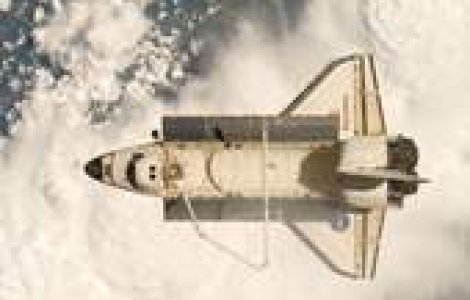 Naveta Discovery, urmarita de un OZN