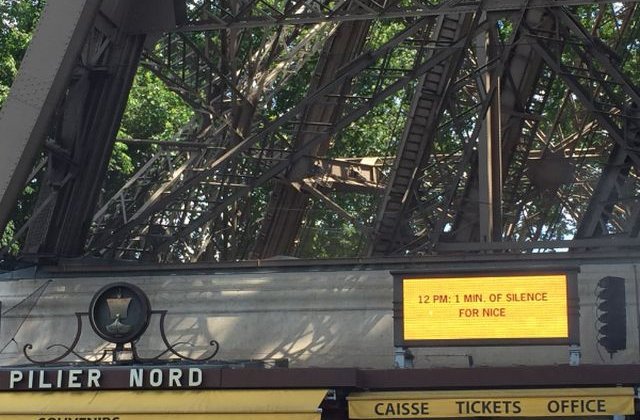 Un minut de reculegere a fost tinut in toata Franta luni, in memoria victimelor atacului de la Nisa