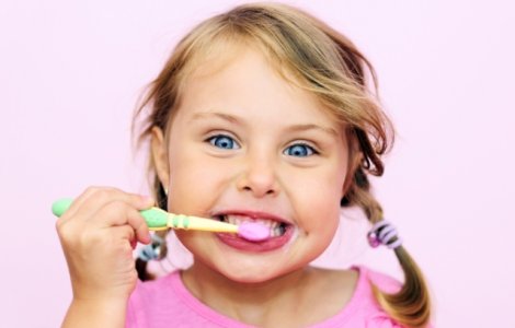  Top  Cele mai daunatoare obiceiuri pentru dintii si maxilarele copiilor