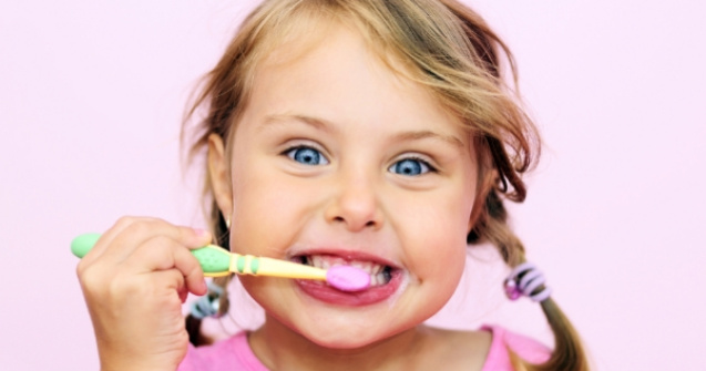  Top  Cele mai daunatoare obiceiuri pentru dintii si maxilarele copiilor