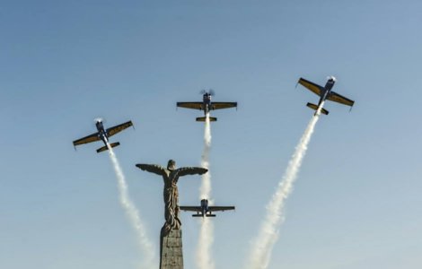 Ziua Aviatiei, sarbatorita in centrul Capitalei, cu zboruri demonstrative si ceremonie militara