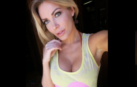 Crystal Hefner, sotia lui Hugh Hefner, "otravita" de implanturi mamare