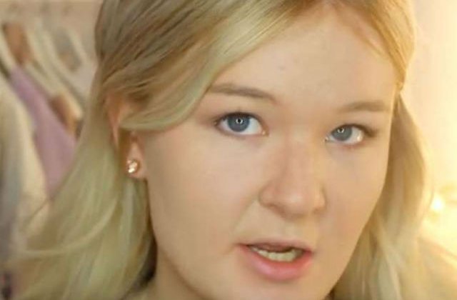 [VIDEO] Si-a aplicat 100 de straturi de fond de ten pe fata. Cum arata la final