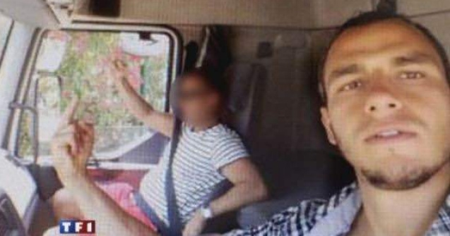 Cinci suspecti au fost inculpati in Franta pentru ca l-au ajutat pe autorul atacului terorist de la Nisa