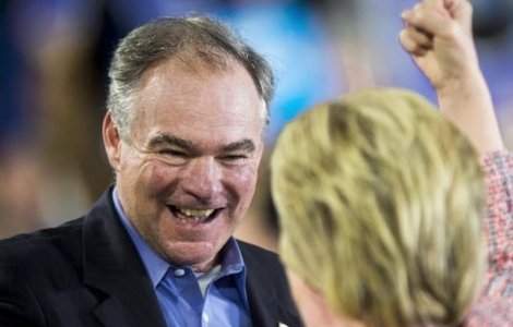Clinton l-a ales pe senatorul de Virginia Timothy Kaine drept candidat la vicepresedintie