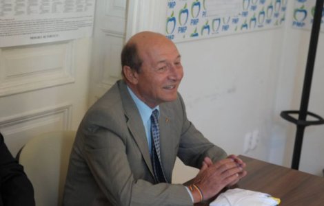 Traian Basescu spune cum poate ramane Dacian Ciolos premier la toamna