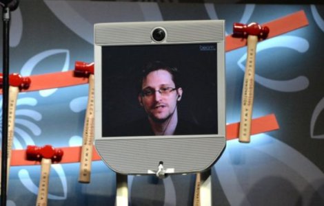 Edward Snowden, videoconferinta din Rusia: Nu traiesc intr-o cutie. Duc o viata surprinzator de libera