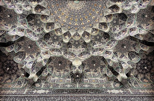 Moscheele din Iran servesc drept marturie a priceperii arhitectilor si artistilor