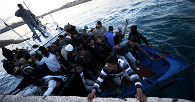 Corpurile a 41 de imigranti inecati, gasite pe o plaja langa Tripoli