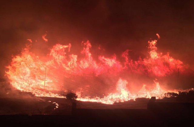 [VIDEO] Un incendiu urias a izbucnit langa o baza NATO din Turcia