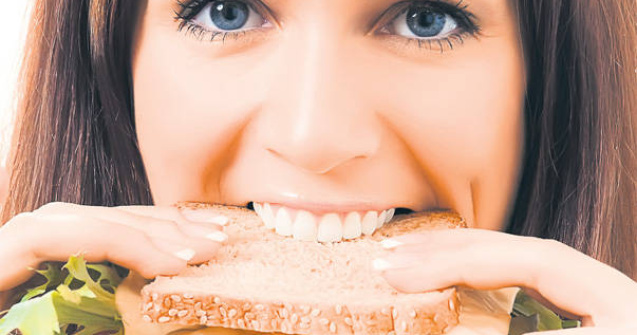 Nutritia proasta si obezitatea, printre cauzele principale ale caderii dintilor