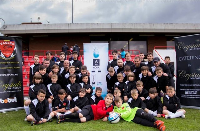 REPORTAJ: Copiii romanilor din Anglia au academie de fotbal in Londra