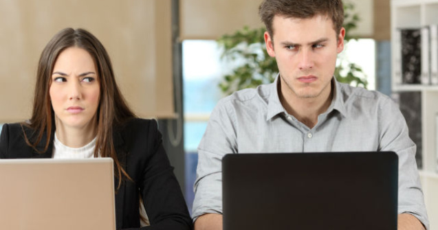  Top  7 obiceiuri la serviciu care ii fac pe colegi sa te urasca