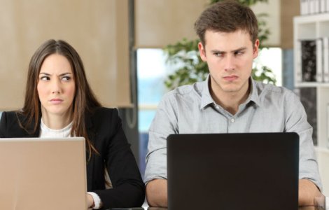  Top  7 obiceiuri la serviciu care ii fac pe colegi sa te urasca