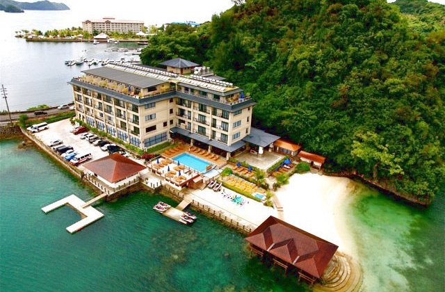 Hotel pe o insula tropicala, castigat la tombola cu 49 de dolari