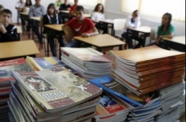 Liceenii ar putea ramane fara manuale din septembrie